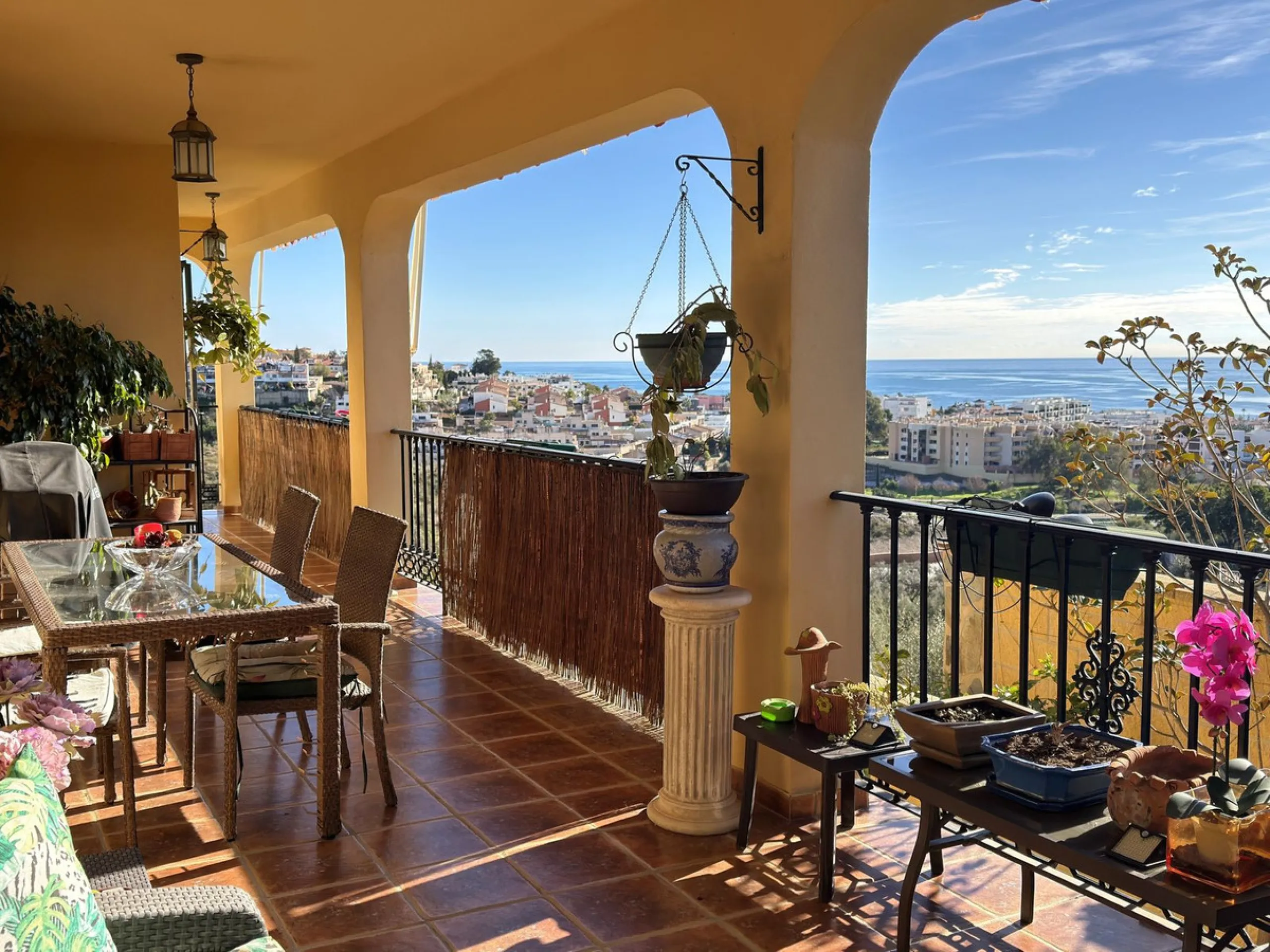 House - Detached Villa в продаже в Rincón de la Victoria, Málaga. В доме 4 спален и 3 ванных комнат. Площадь дома 354 м². Площадь участка 811 м²