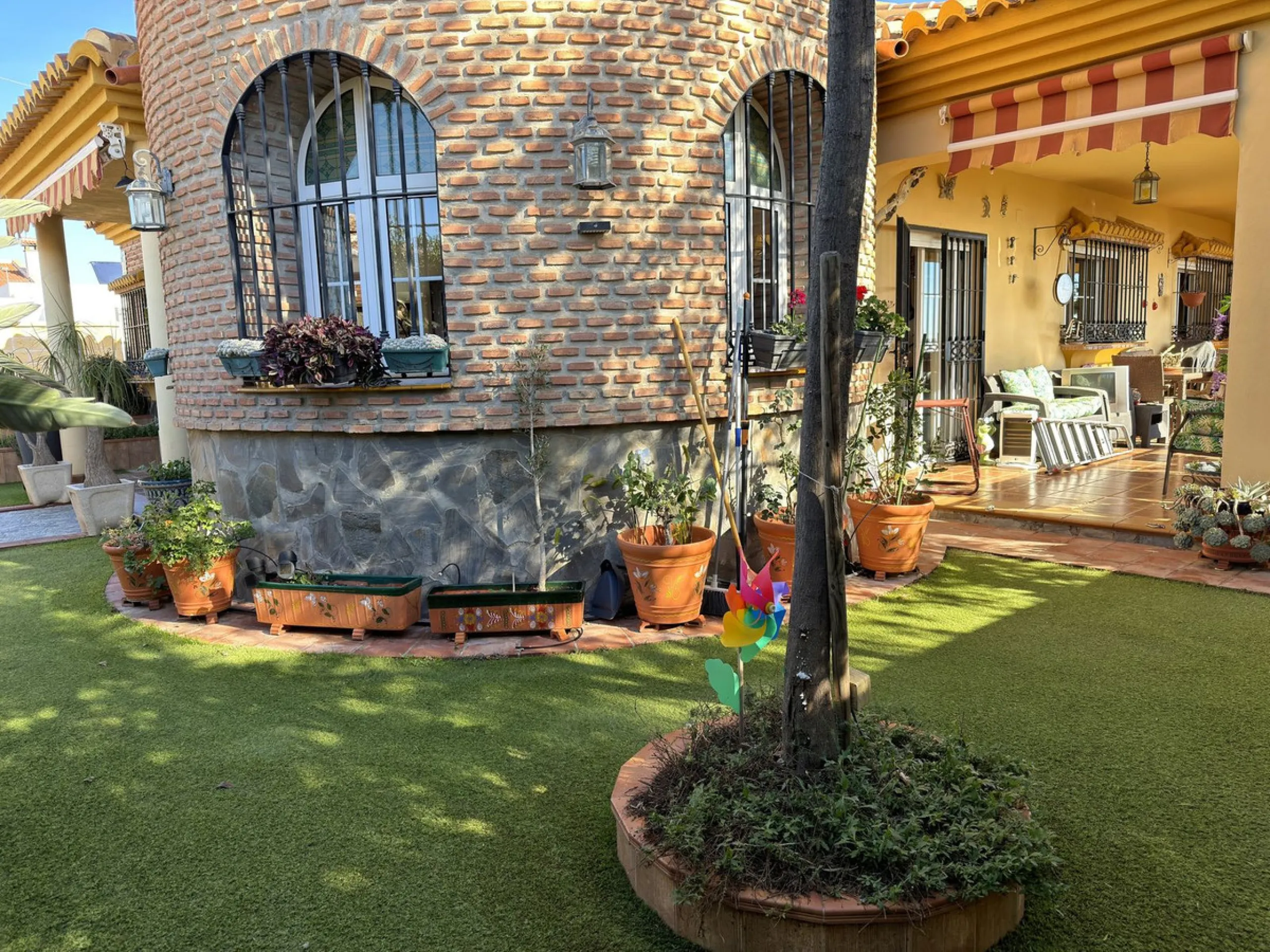 House - Detached Villa в продаже в Rincón de la Victoria, Málaga. В доме 4 спален и 3 ванных комнат. Площадь дома 354 м². Площадь участка 811 м²