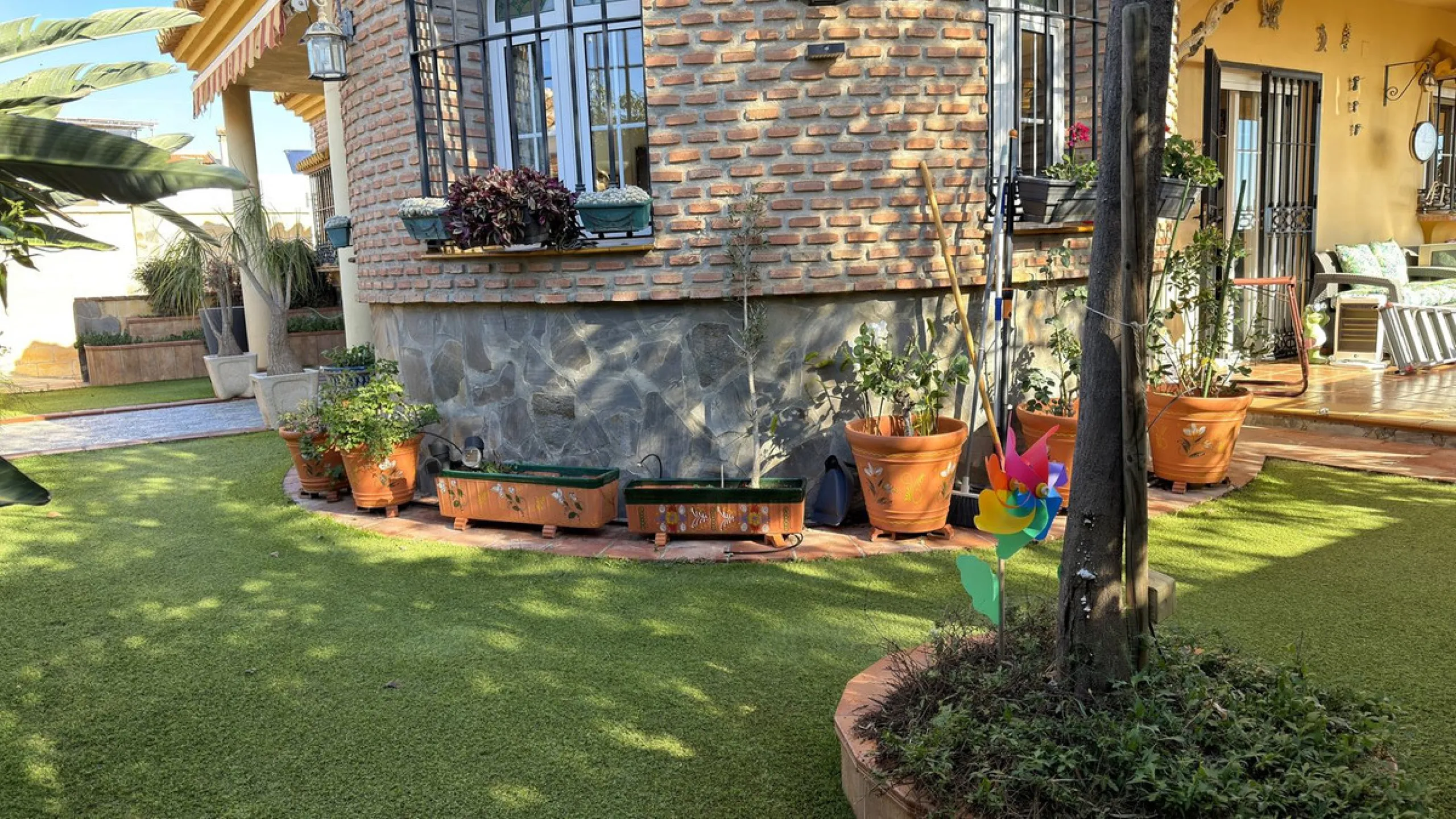 House - Detached Villa в продаже в Rincón de la Victoria, Málaga. В доме 4 спален и 3 ванных комнат. Площадь дома 354 м². Площадь участка 811 м²