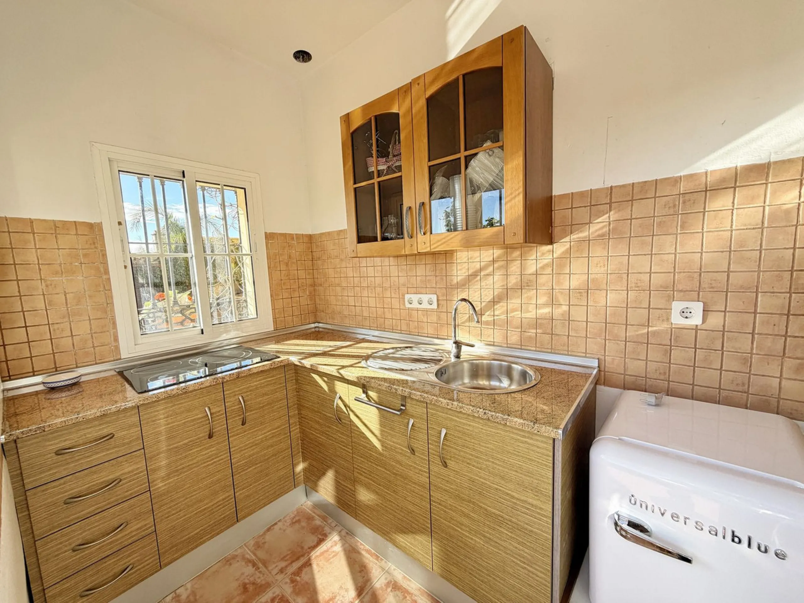 House - Detached Villa в продаже в Rincón de la Victoria, Málaga. В доме 4 спален и 3 ванных комнат. Площадь дома 354 м². Площадь участка 811 м²