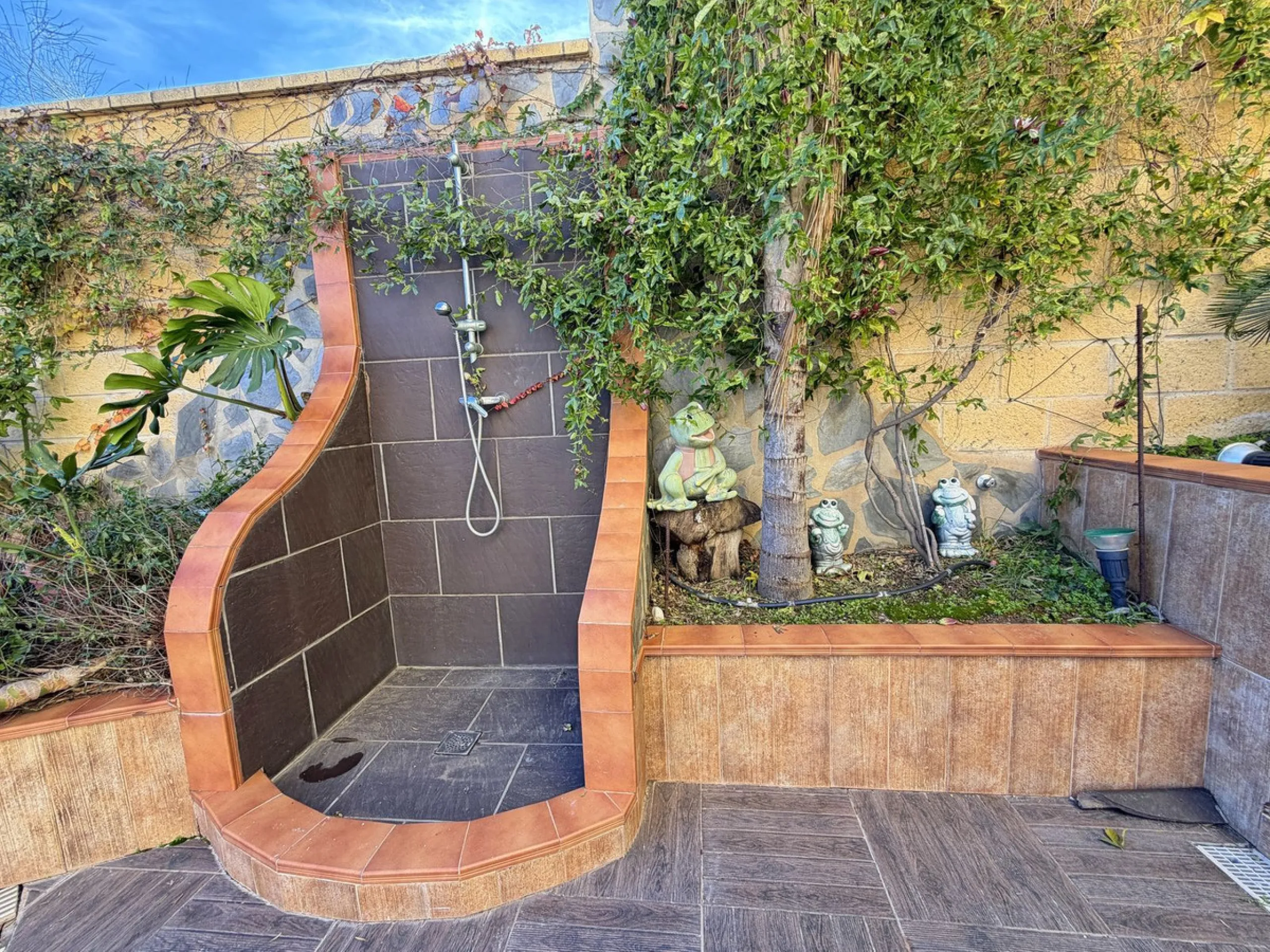 House - Detached Villa в продаже в Rincón de la Victoria, Málaga. В доме 4 спален и 3 ванных комнат. Площадь дома 354 м². Площадь участка 811 м²