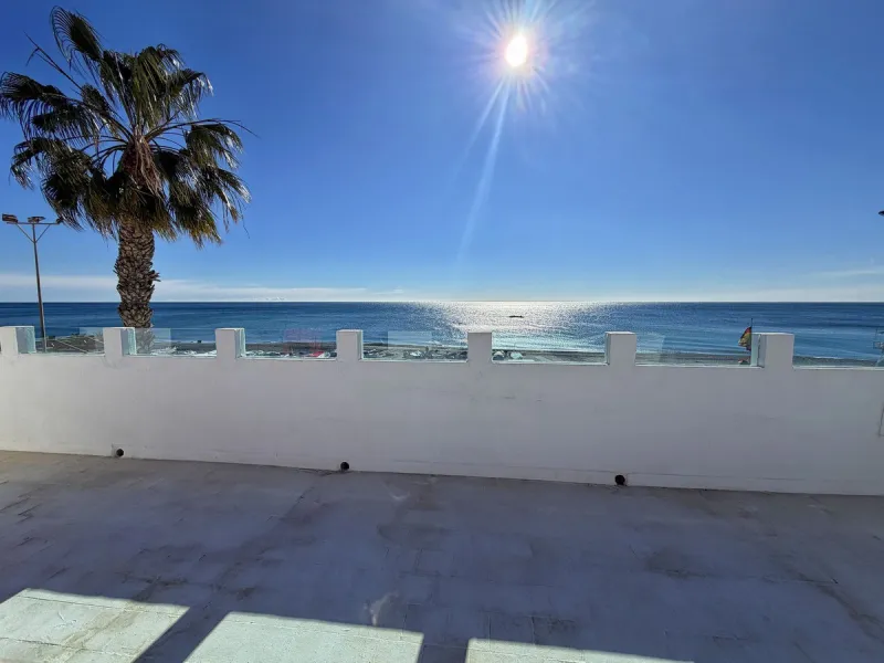 Apartment - Penthouse в продаже в Rincón de la Victoria, Málaga. В доме 3 спален и 2 ванных комнат. Площадь дома 205 м²