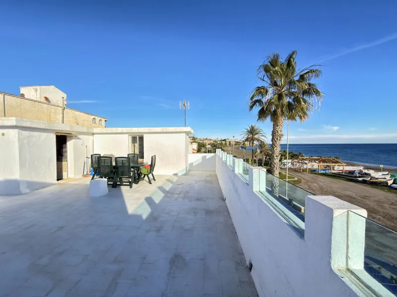 Apartment - Penthouse в продаже в Rincón de la Victoria, Málaga. В доме 3 спален и 2 ванных комнат. Площадь дома 205 м²
