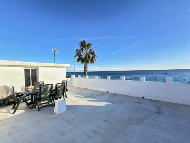 Apartment - Penthouse в продаже в Rincón de la Victoria, Málaga. В доме 3 спален и 2 ванных комнат. Площадь дома 205 м²