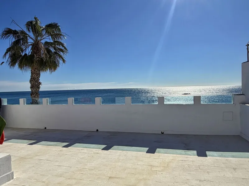 Apartment - Penthouse в продаже в Rincón de la Victoria, Málaga. В доме 3 спален и 2 ванных комнат. Площадь дома 205 м²