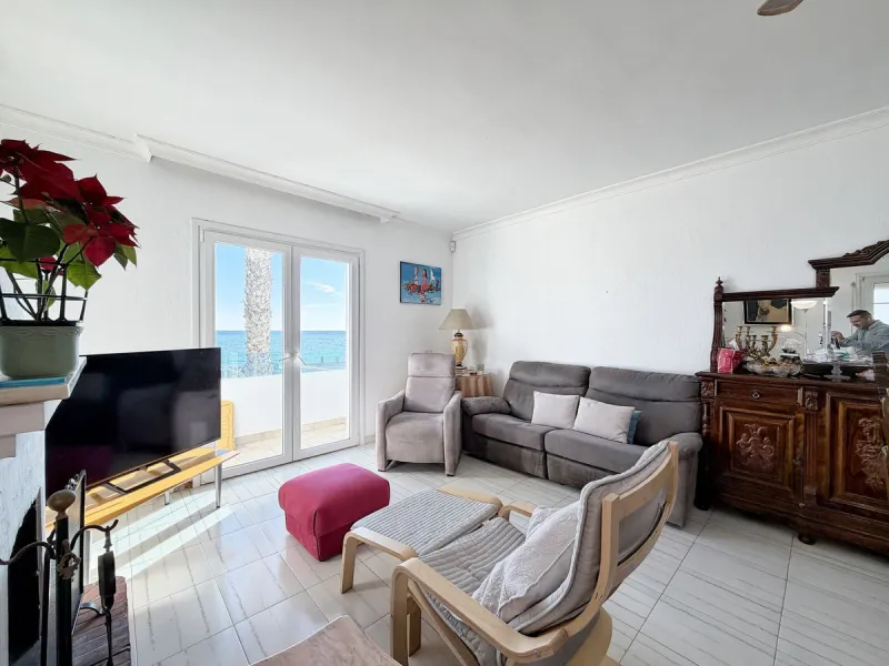 Apartment - Penthouse в продаже в Rincón de la Victoria, Málaga. В доме 3 спален и 2 ванных комнат. Площадь дома 205 м²