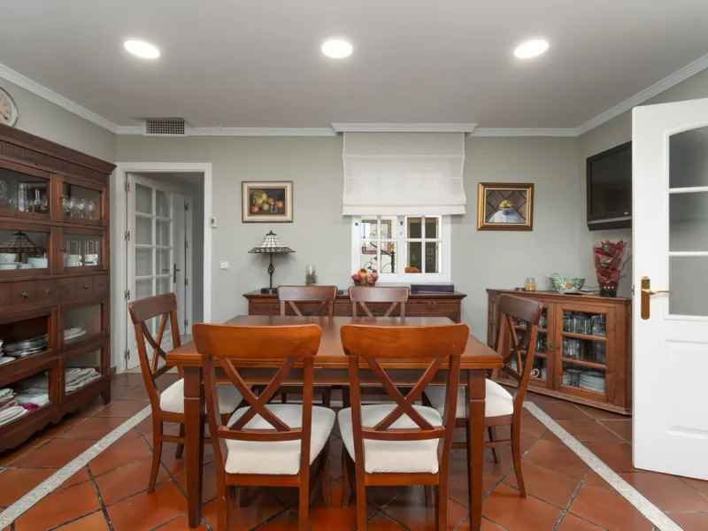 Unique property with spectacular garden, swimming pool, separate flat and studio in the Los Manantiales residential development