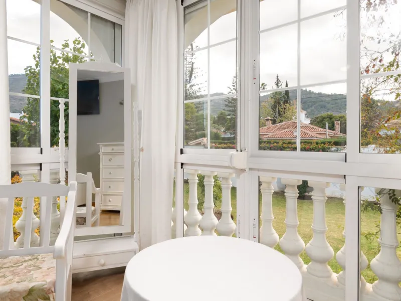 Unique property with spectacular garden, swimming pool, separate flat and studio in the Los Manantiales residential development