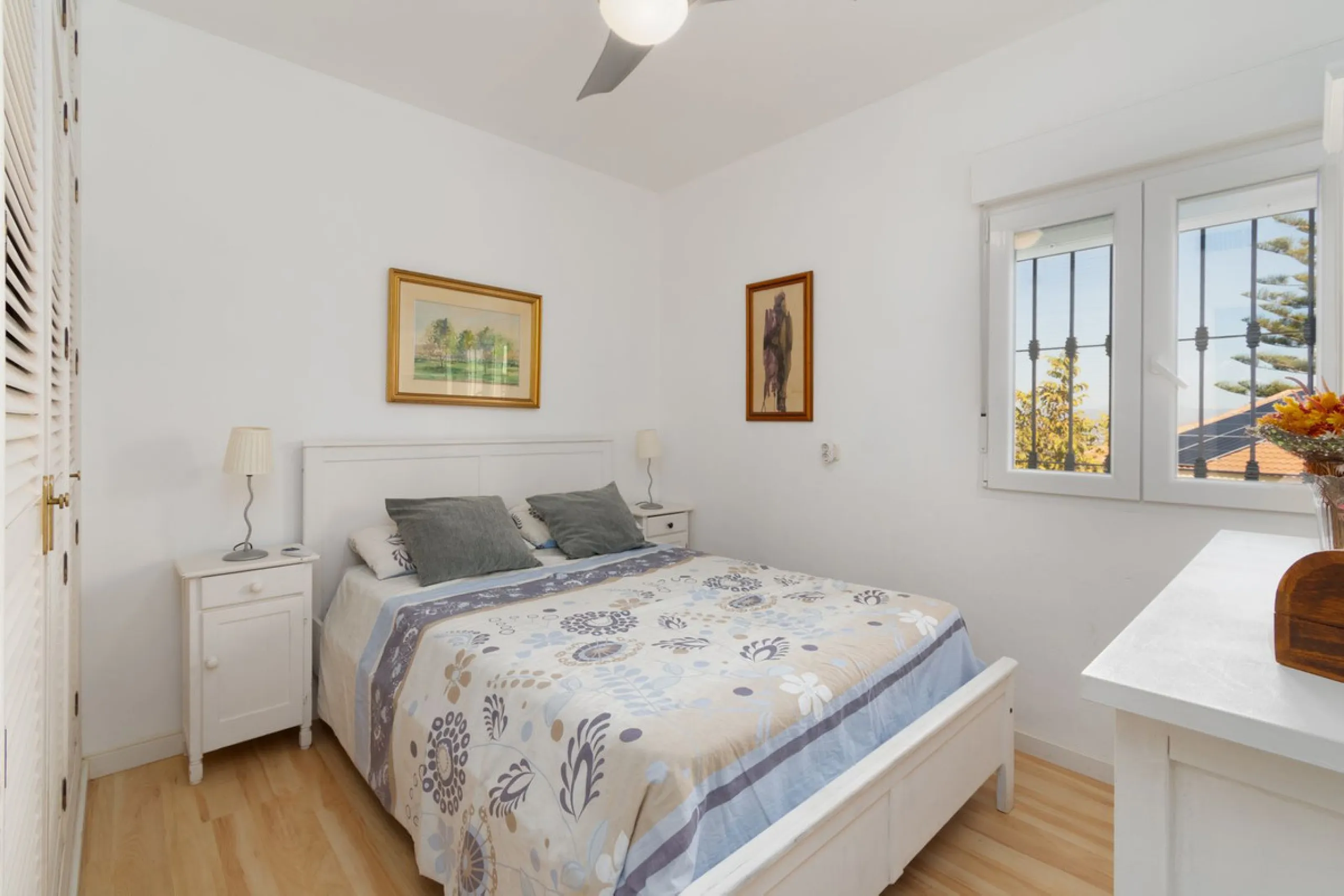 Unique property with spectacular garden, swimming pool, separate flat and studio in the Los Manantiales residential development