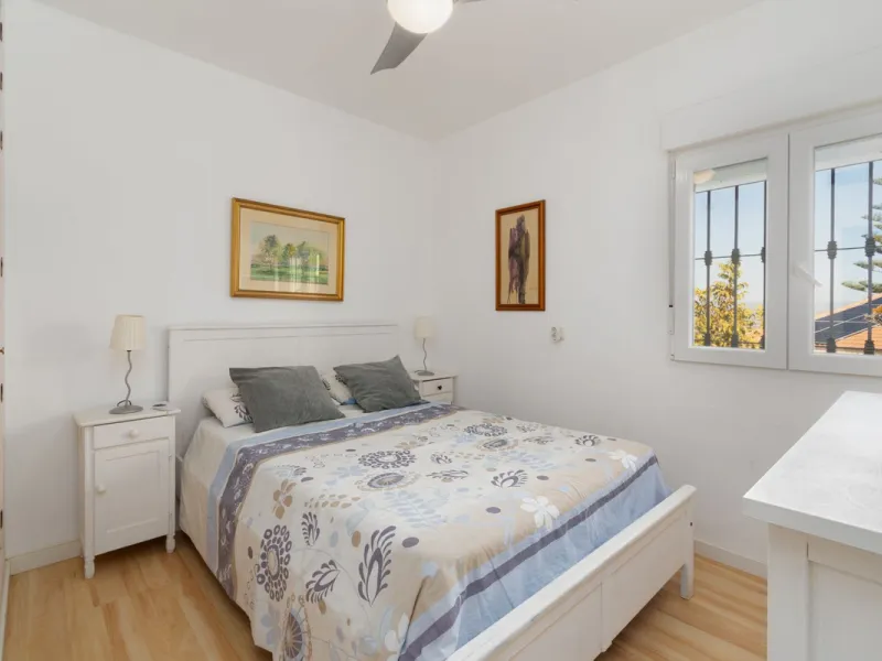 Unique property with spectacular garden, swimming pool, separate flat and studio in the Los Manantiales residential development