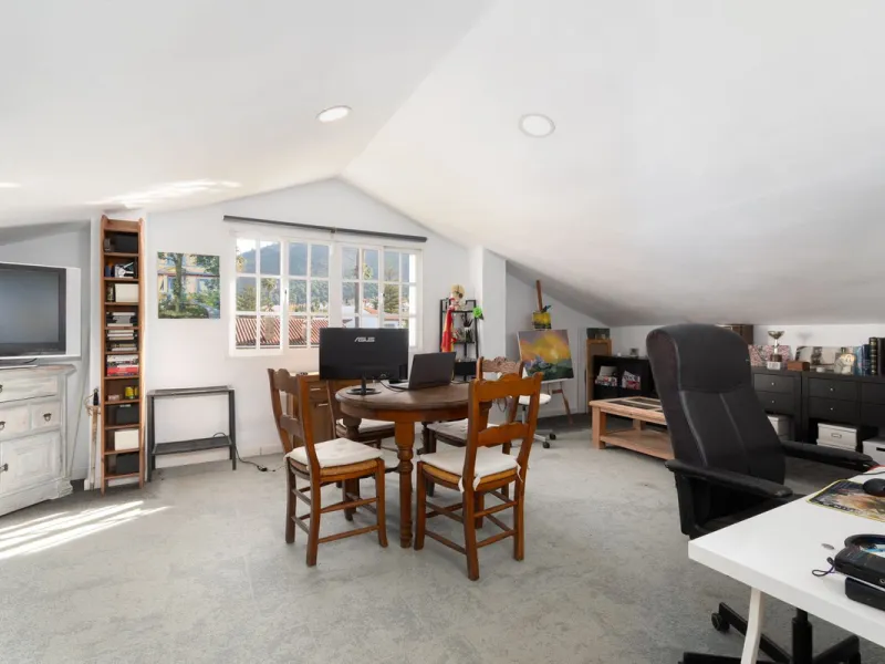 Unique property with spectacular garden, swimming pool, separate flat and studio in the Los Manantiales residential development