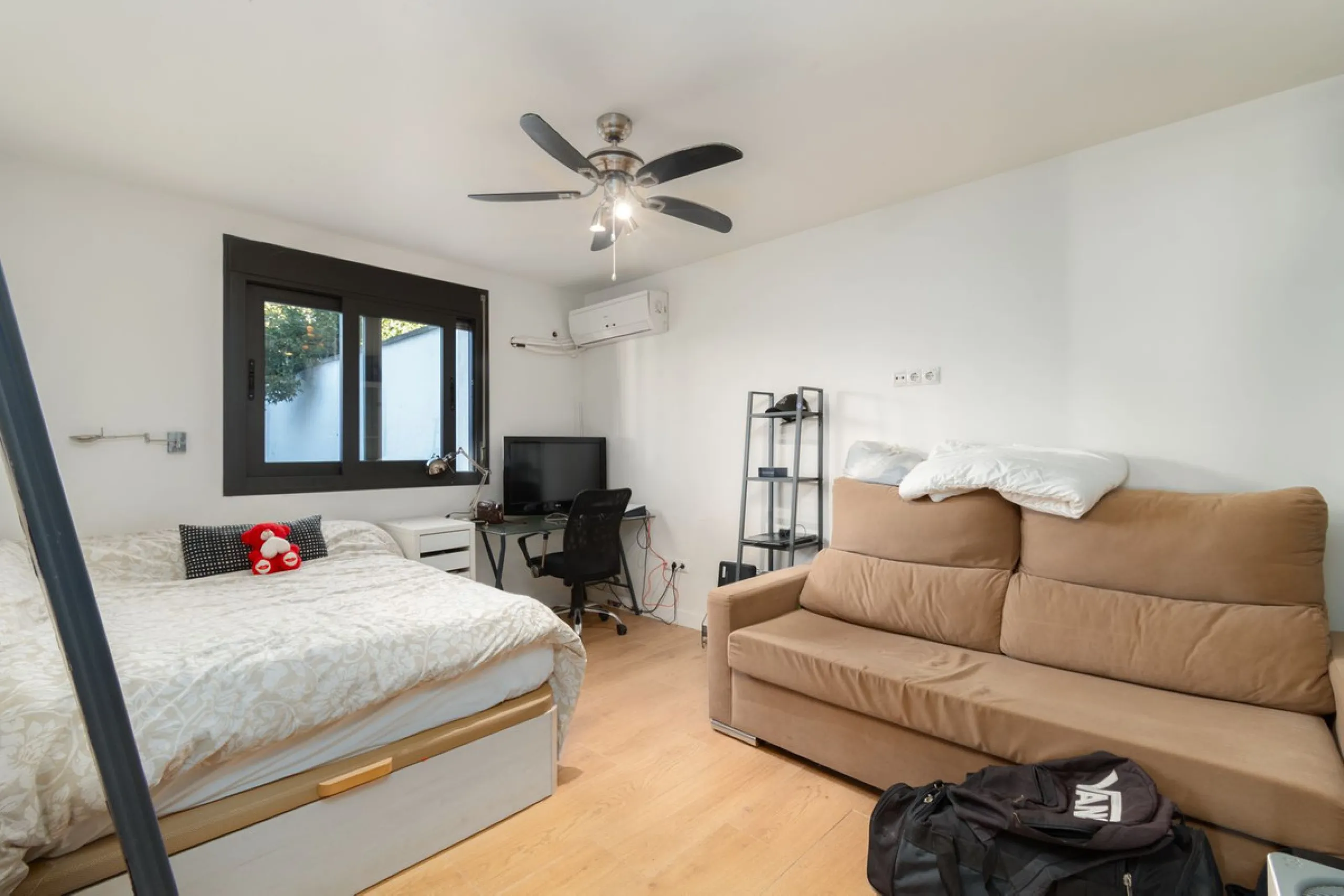 Unique property with spectacular garden, swimming pool, separate flat and studio in the Los Manantiales residential development