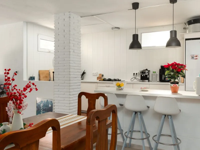 Unique property with spectacular garden, swimming pool, separate flat and studio in the Los Manantiales residential development