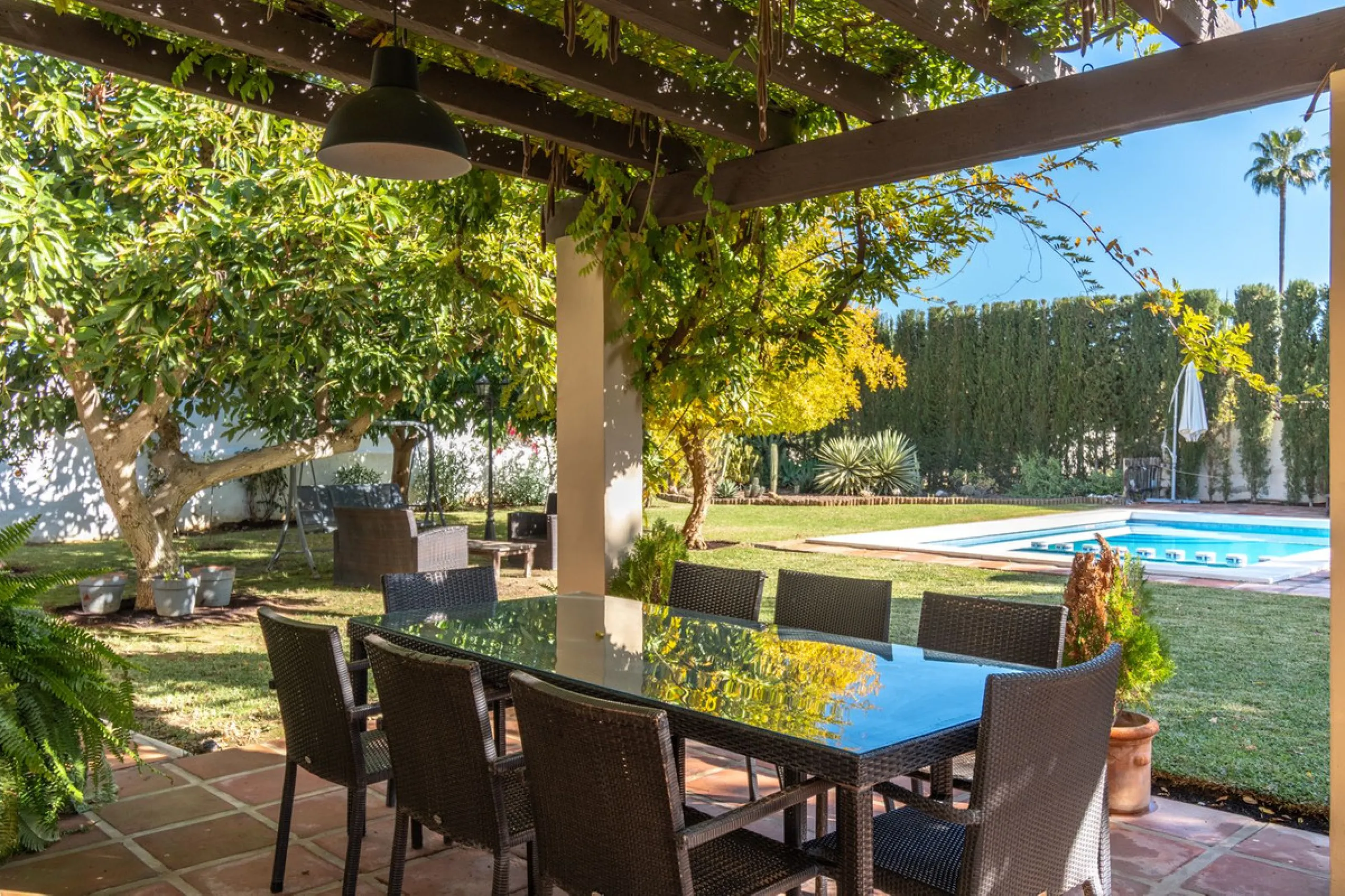 Unique property with spectacular garden, swimming pool, separate flat and studio in the Los Manantiales residential development