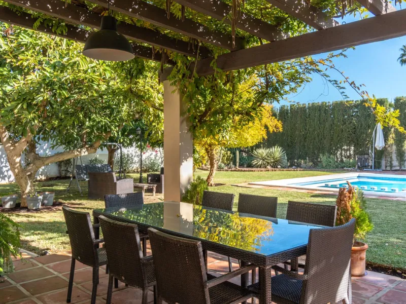 Unique property with spectacular garden, swimming pool, separate flat and studio in the Los Manantiales residential development