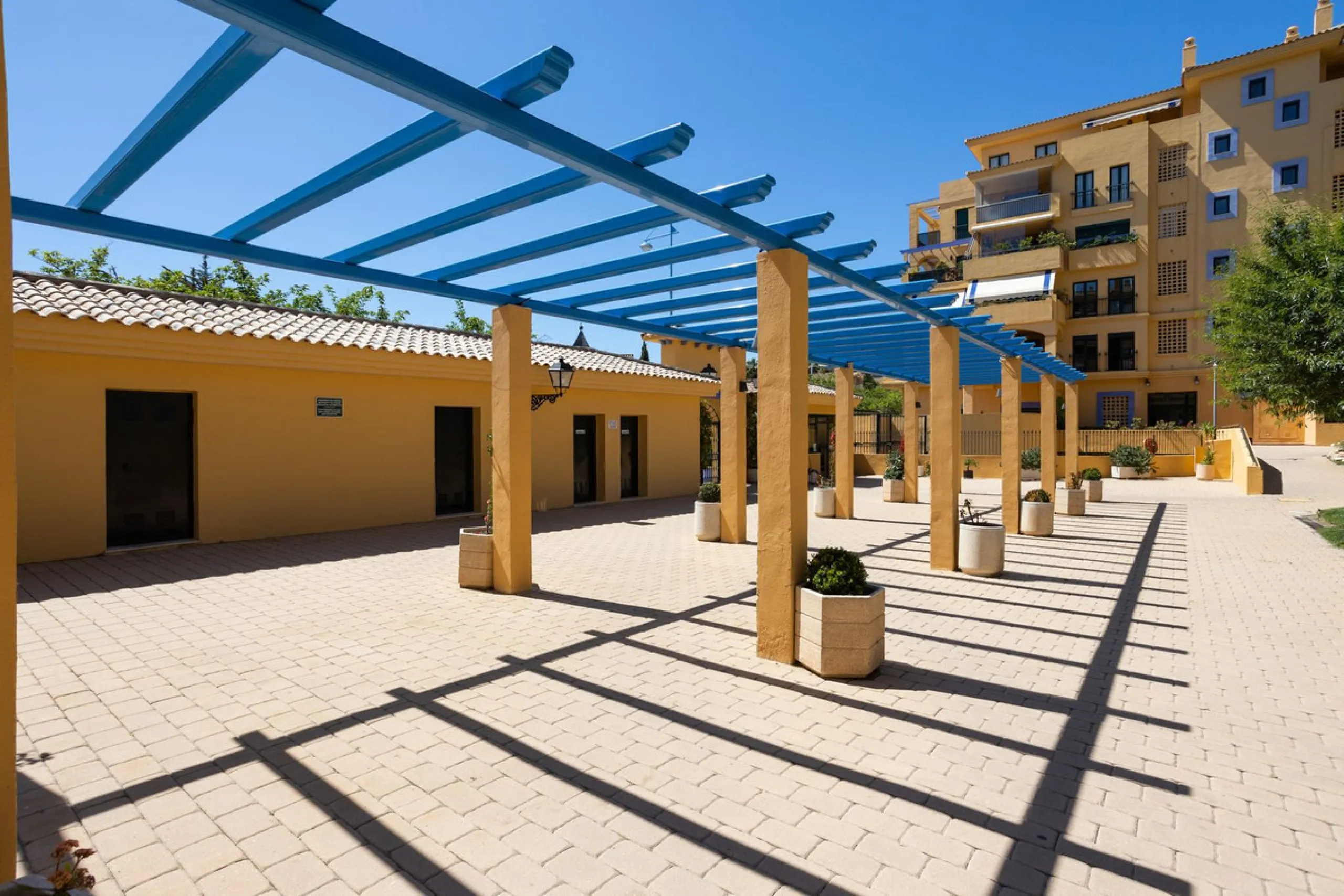 Apartment - Middle Floor Apartment в продаже в Marbella, Málaga. В доме 2 спален и 2 ванных комнат. Площадь дома 100 м²