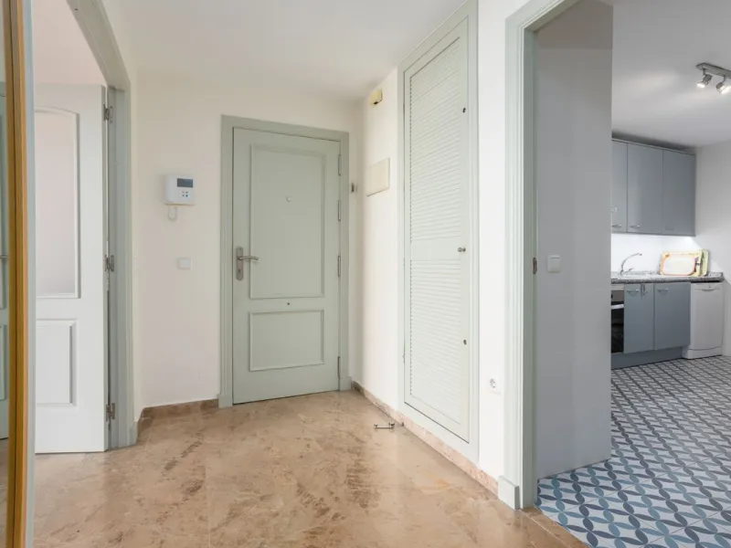 Apartment - Middle Floor Apartment в продаже в Marbella, Málaga. В доме 2 спален и 2 ванных комнат. Площадь дома 100 м²