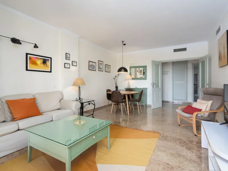 Apartment - Middle Floor Apartment в продаже в Marbella, Málaga. В доме 2 спален и 2 ванных комнат. Площадь дома 100 м²