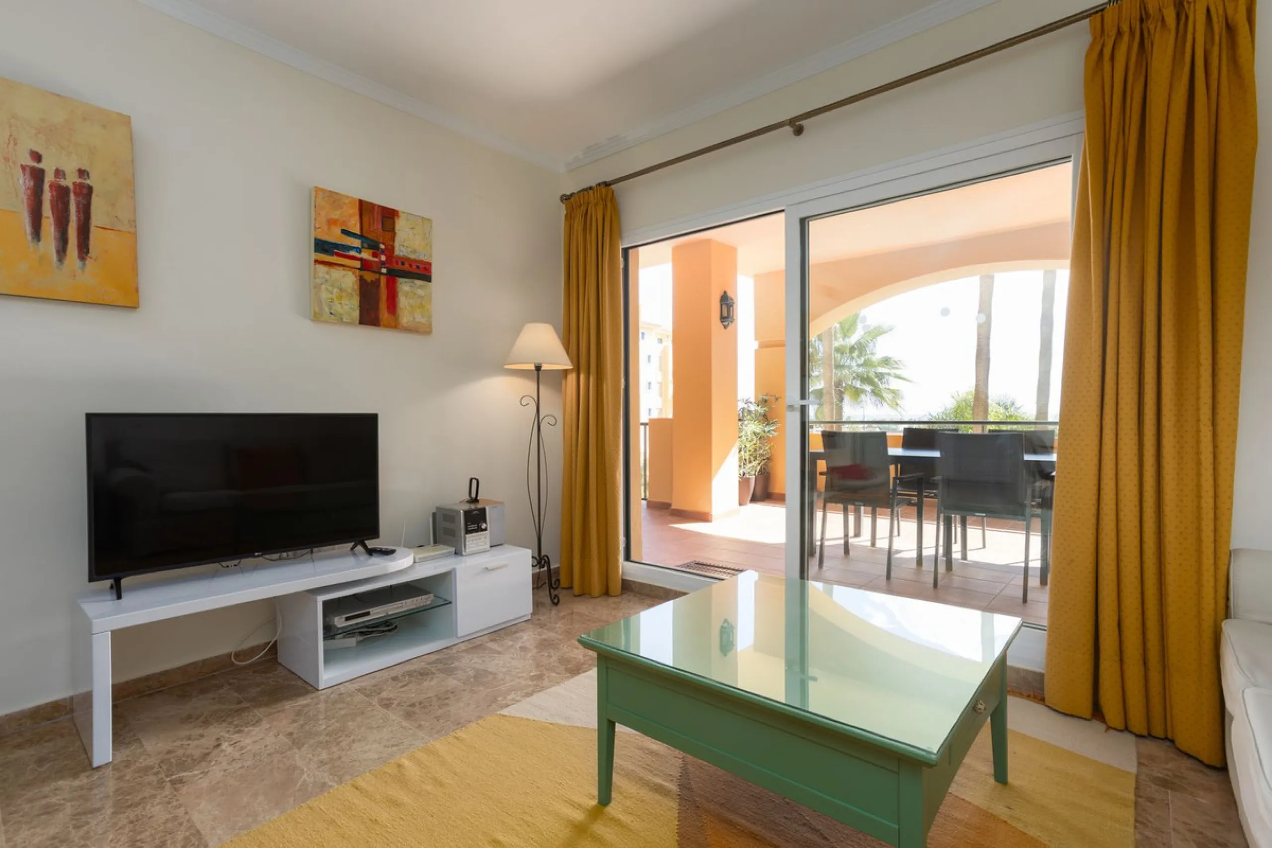 Apartment - Middle Floor Apartment в продаже в Marbella, Málaga. В доме 2 спален и 2 ванных комнат. Площадь дома 100 м²