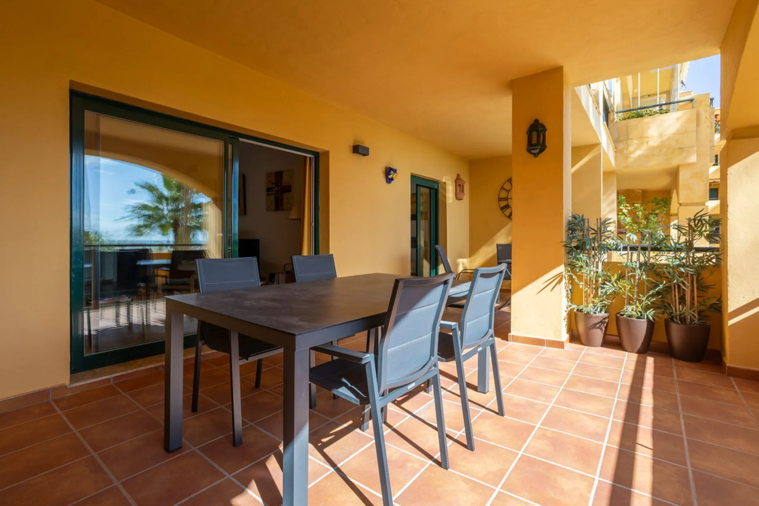 Apartment - Middle Floor Apartment в продаже в Marbella, Málaga. В доме 2 спален и 2 ванных комнат. Площадь дома 100 м²