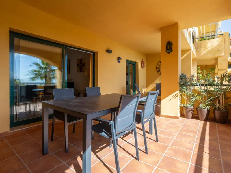 Apartment - Middle Floor Apartment в продаже в Marbella, Málaga. В доме 2 спален и 2 ванных комнат. Площадь дома 100 м²