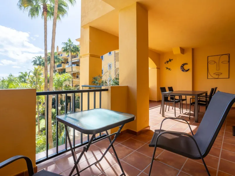 Apartment - Middle Floor Apartment в продаже в Marbella, Málaga. В доме 2 спален и 2 ванных комнат. Площадь дома 100 м²