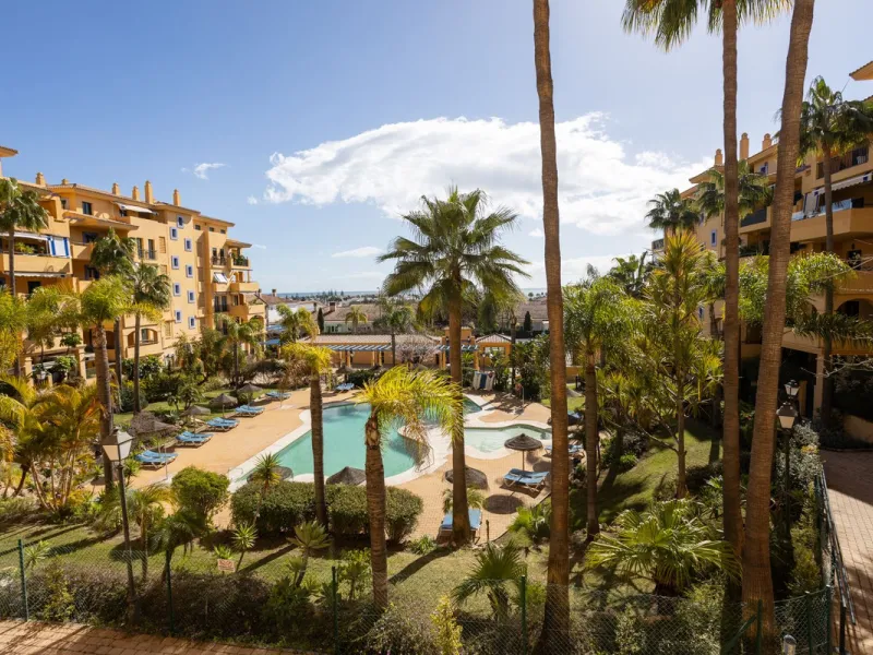 Apartment - Middle Floor Apartment в продаже в Marbella, Málaga. В доме 2 спален и 2 ванных комнат. Площадь дома 100 м²