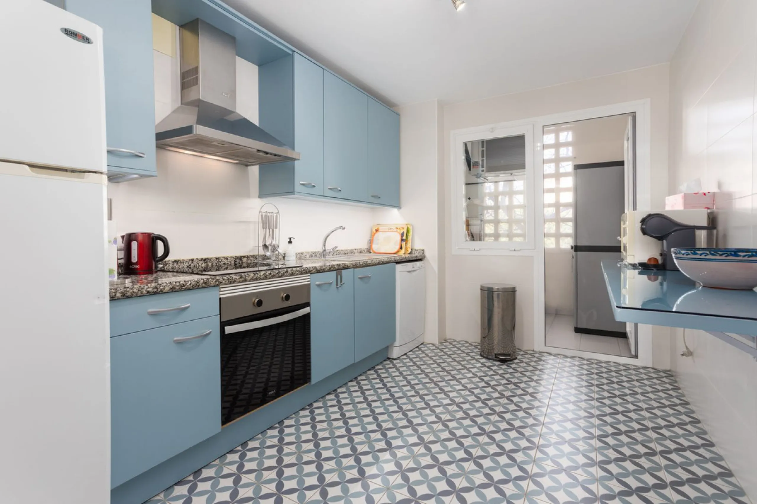 Apartment - Middle Floor Apartment в продаже в Marbella, Málaga. В доме 2 спален и 2 ванных комнат. Площадь дома 100 м²