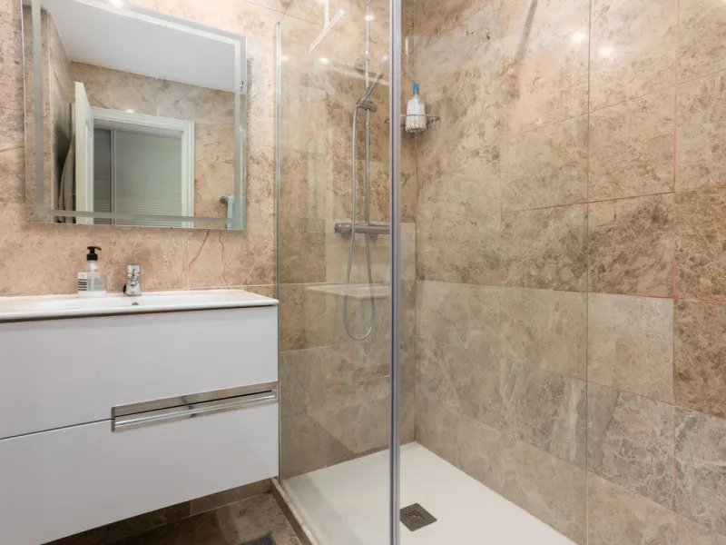 Apartment - Middle Floor Apartment в продаже в Marbella, Málaga. В доме 2 спален и 2 ванных комнат. Площадь дома 100 м²