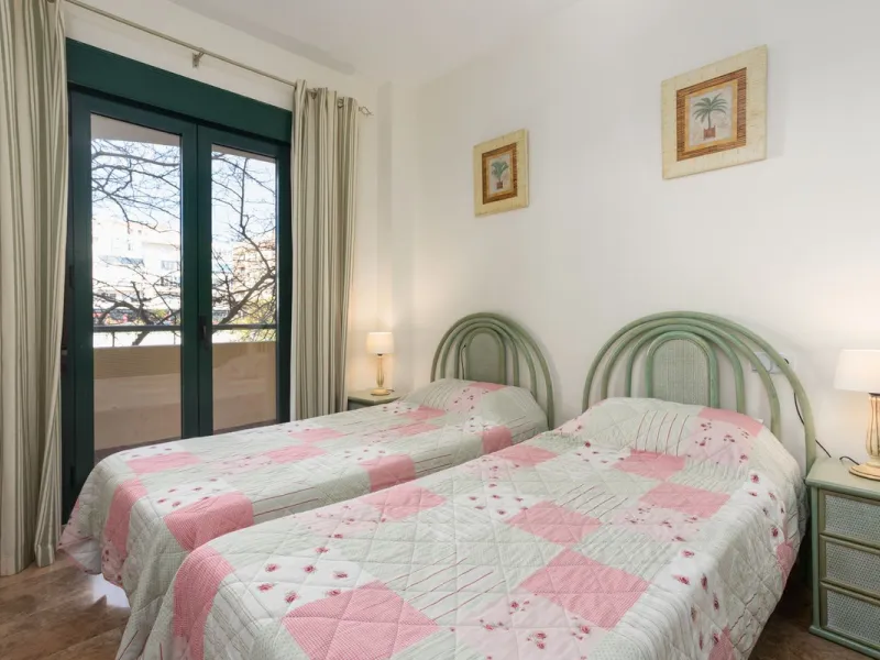Apartment - Middle Floor Apartment в продаже в Marbella, Málaga. В доме 2 спален и 2 ванных комнат. Площадь дома 100 м²