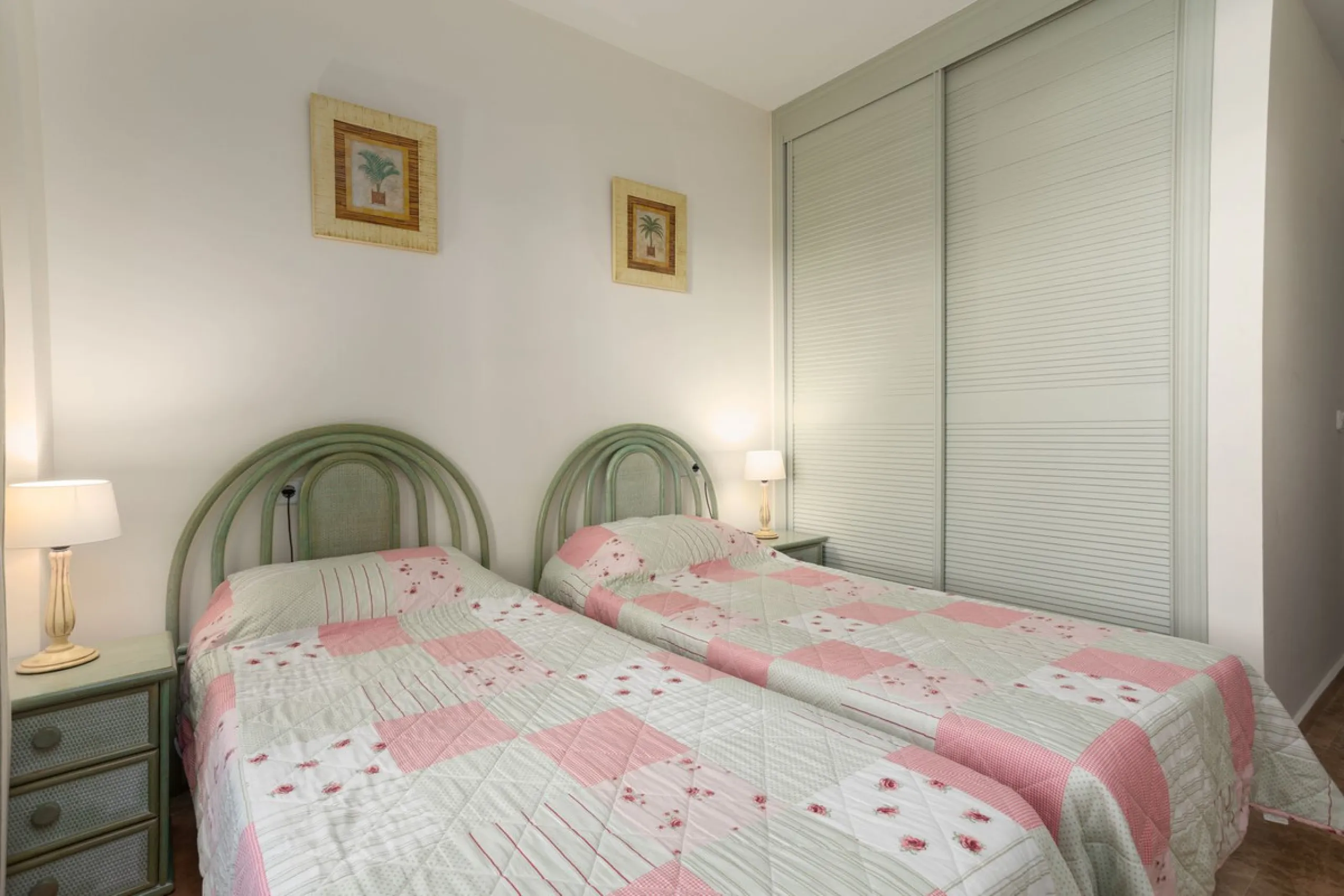 Apartment - Middle Floor Apartment в продаже в Marbella, Málaga. В доме 2 спален и 2 ванных комнат. Площадь дома 100 м²