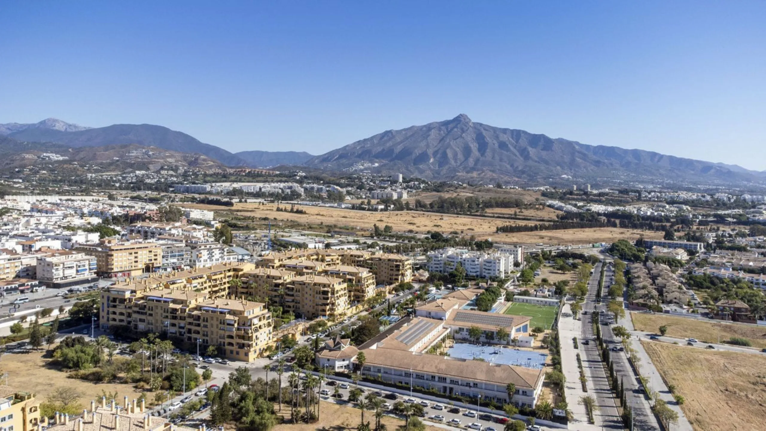 Apartment - Middle Floor Apartment в продаже в Marbella, Málaga. В доме 2 спален и 2 ванных комнат. Площадь дома 100 м²