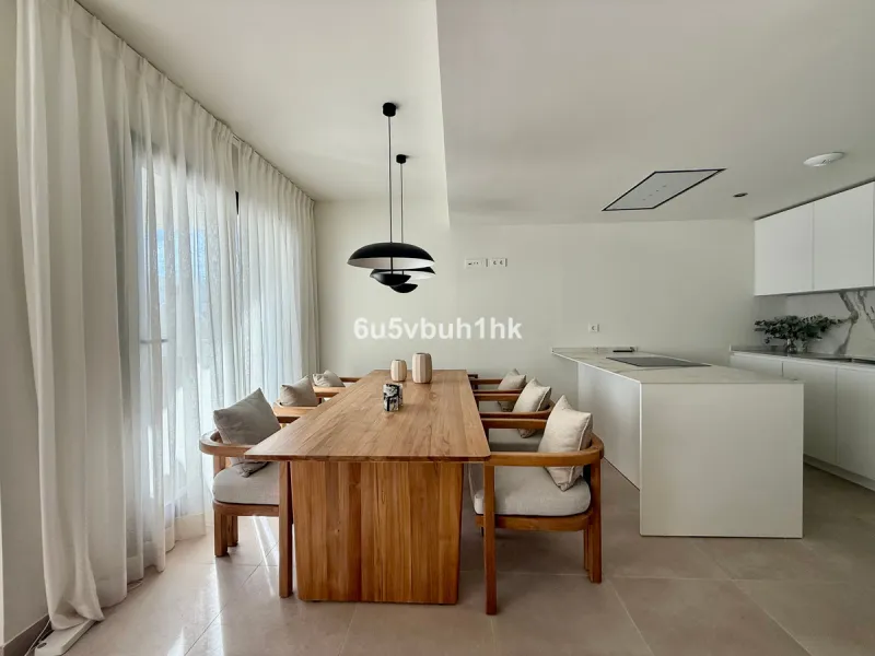 House - Townhouse в продаже в Benalmadena, Málaga. В доме 4 спален и 3 ванных комнат. Площадь дома 186 м². Площадь участка 200 м²