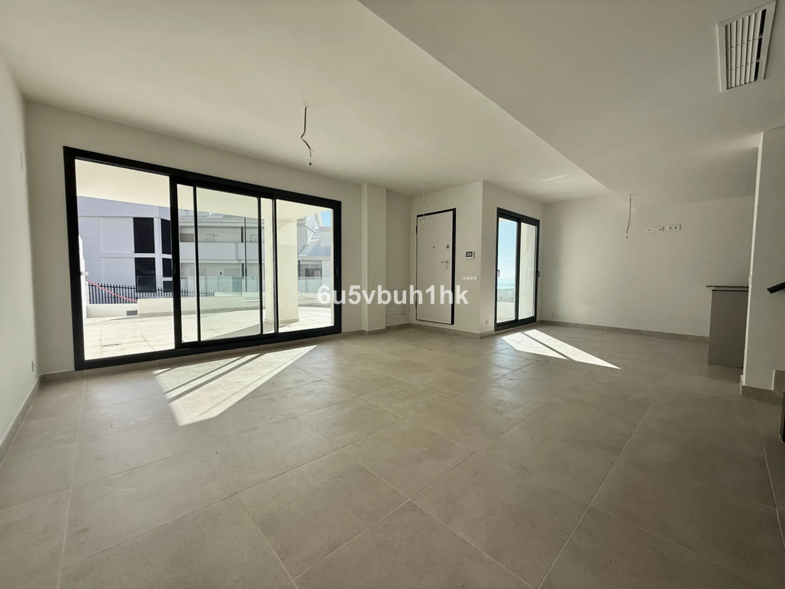 House - Townhouse в продаже в Benalmadena, Málaga. В доме 4 спален и 3 ванных комнат. Площадь дома 186 м². Площадь участка 200 м²