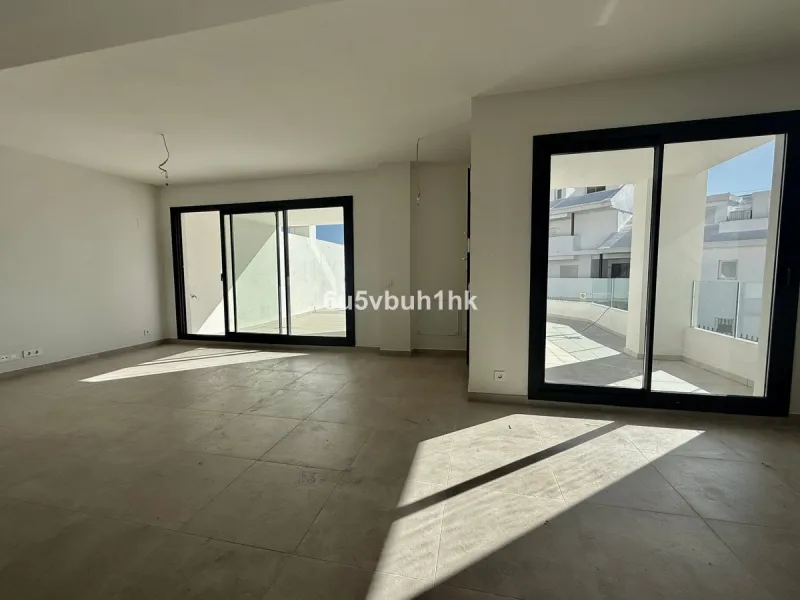 House - Townhouse в продаже в Benalmadena, Málaga. В доме 4 спален и 3 ванных комнат. Площадь дома 186 м². Площадь участка 200 м²