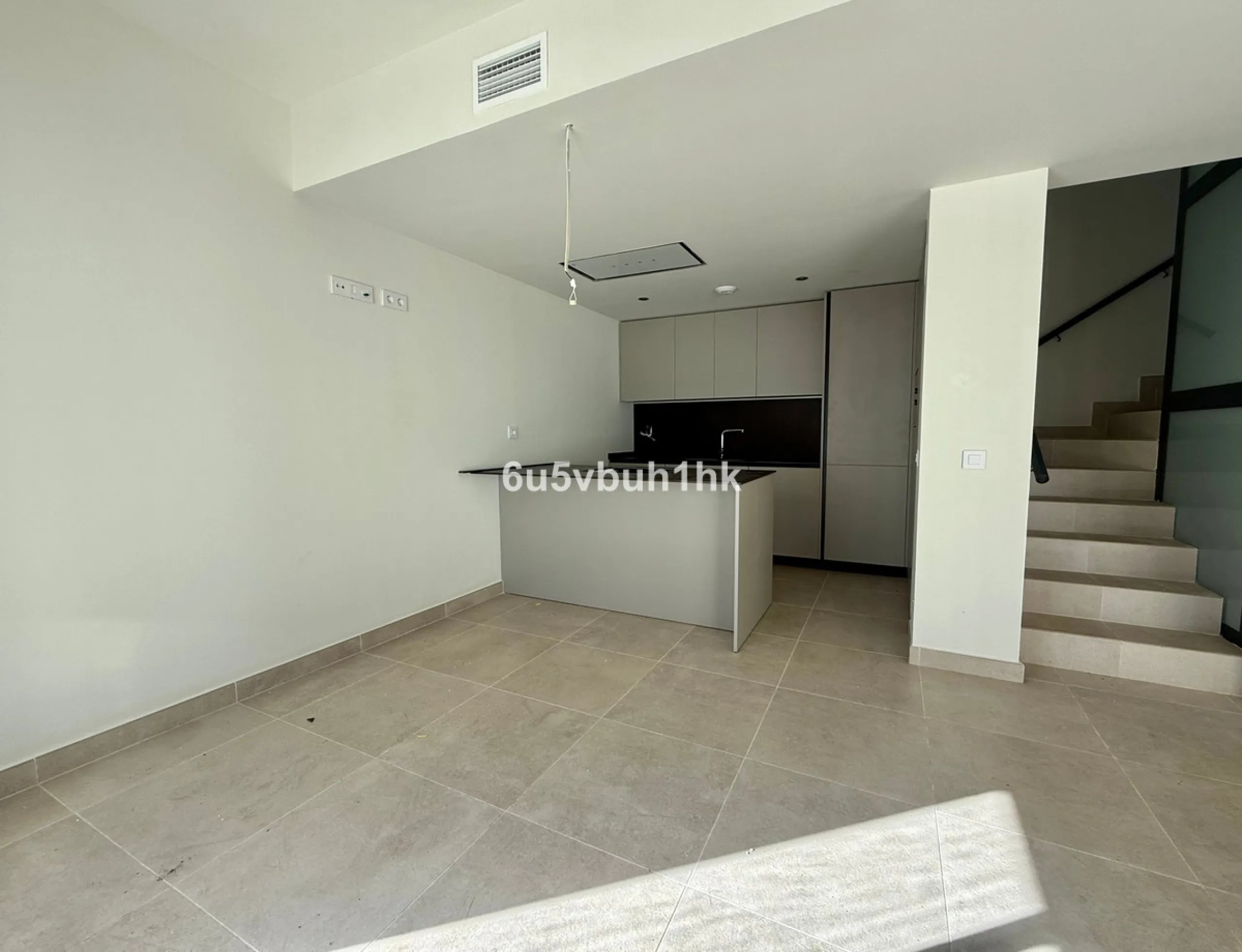 House - Townhouse в продаже в Benalmadena, Málaga. В доме 4 спален и 3 ванных комнат. Площадь дома 186 м². Площадь участка 200 м²