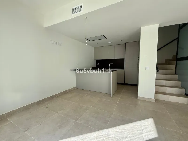 House - Townhouse в продаже в Benalmadena, Málaga. В доме 4 спален и 3 ванных комнат. Площадь дома 186 м². Площадь участка 200 м²