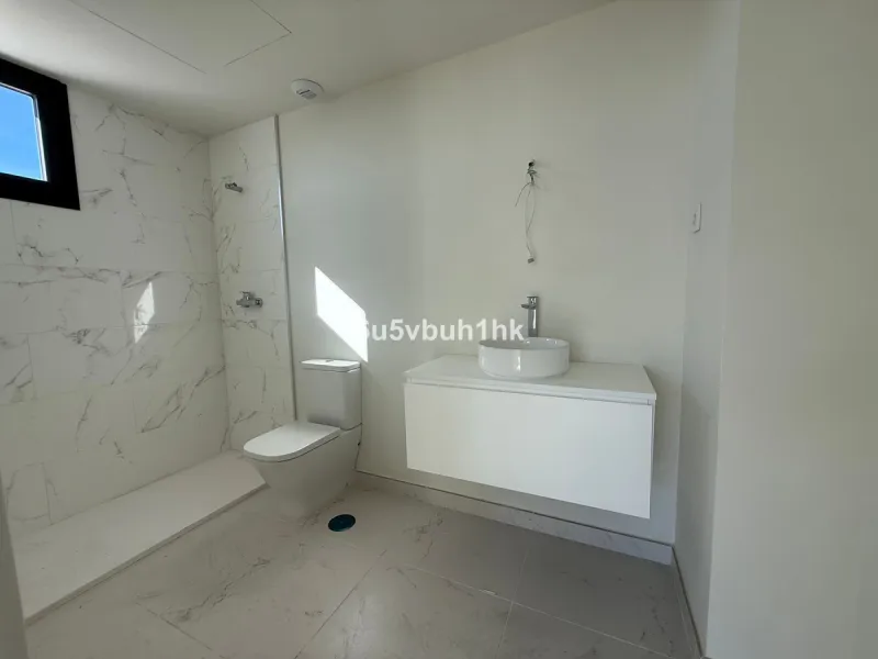 House - Townhouse в продаже в Benalmadena, Málaga. В доме 4 спален и 3 ванных комнат. Площадь дома 186 м². Площадь участка 200 м²