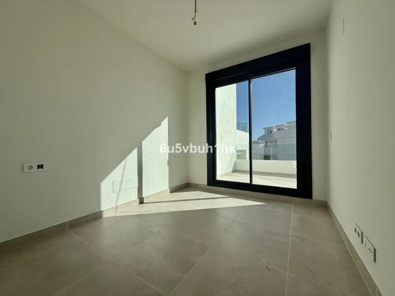 House - Townhouse в продаже в Benalmadena, Málaga. В доме 4 спален и 3 ванных комнат. Площадь дома 186 м². Площадь участка 200 м²