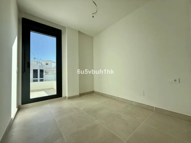 House - Townhouse в продаже в Benalmadena, Málaga. В доме 4 спален и 3 ванных комнат. Площадь дома 186 м². Площадь участка 200 м²