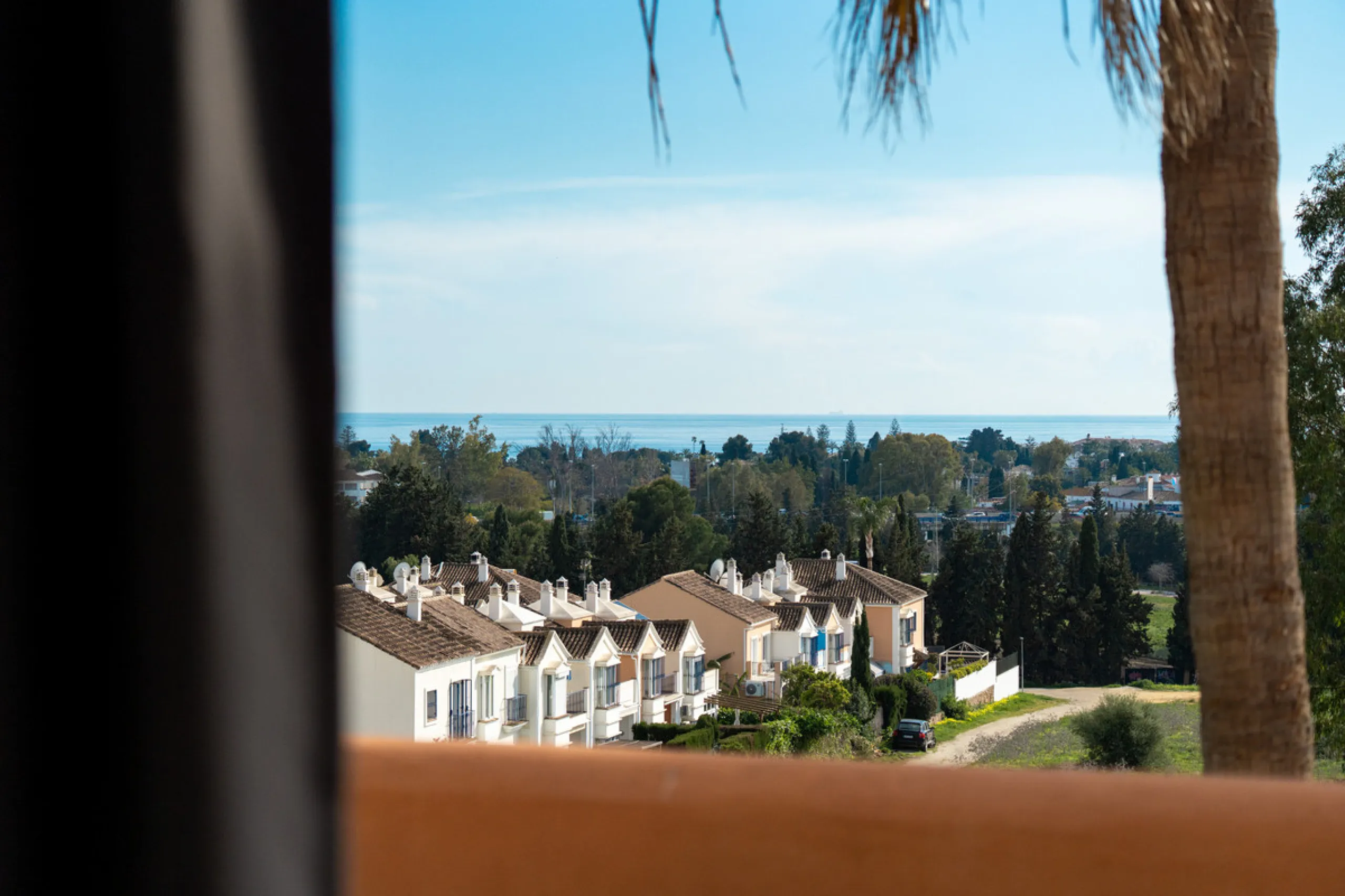 This exceptional, newly renovated townhouse is located in the sought-after urbanisation Condes de Iza, ideally positioned between Nueva Andalucía and San Pedro in Marbella. Enjoying a prime southwest orientation and an open outlook with no properties dire