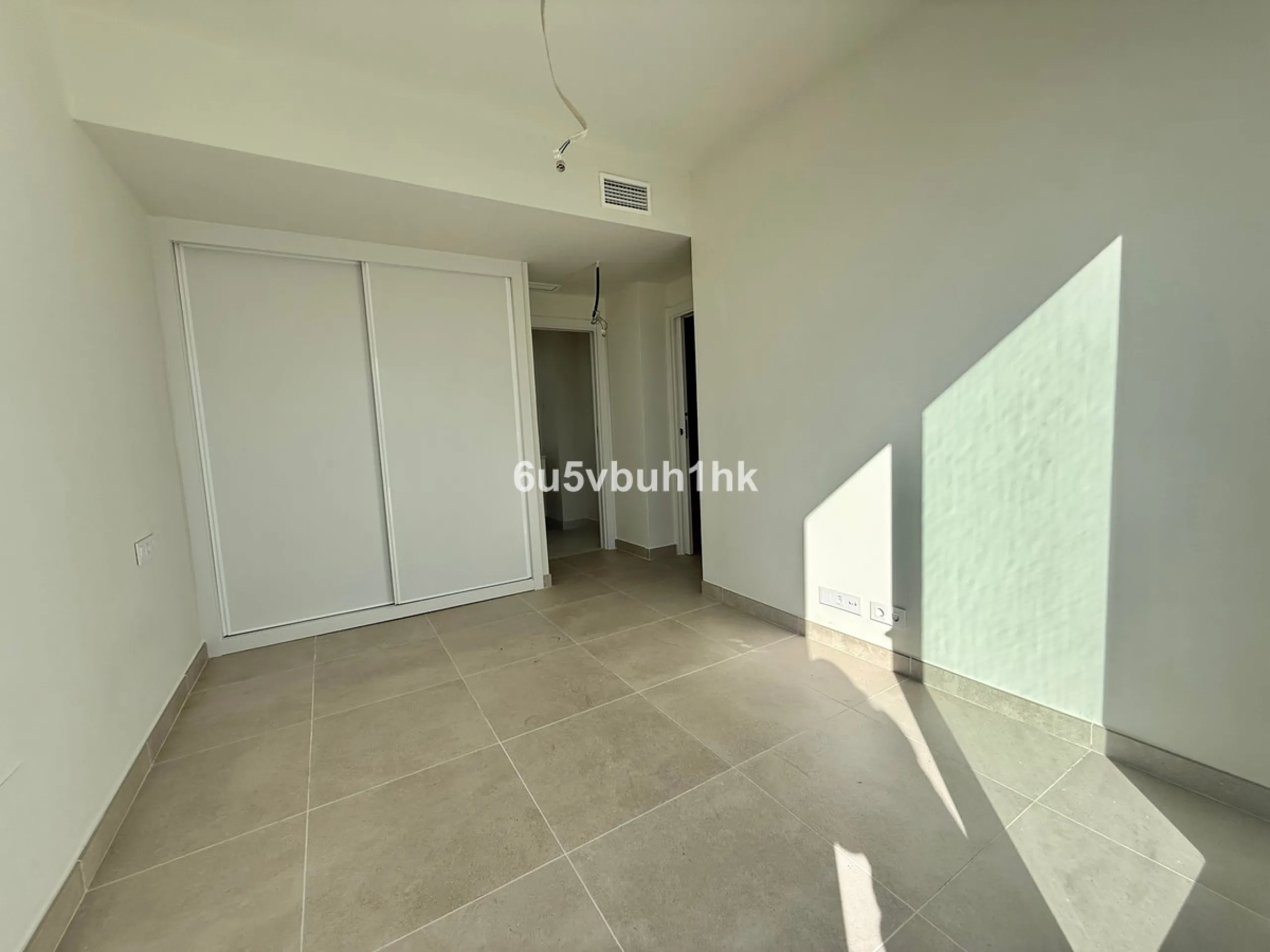 House - Townhouse в продаже в Benalmadena, Málaga. В доме 4 спален и 3 ванных комнат. Площадь дома 186 м². Площадь участка 200 м²