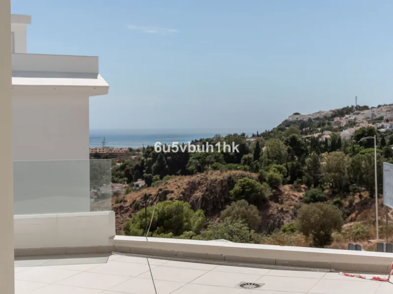House - Townhouse в продаже в Benalmadena, Málaga. В доме 4 спален и 3 ванных комнат. Площадь дома 186 м². Площадь участка 200 м²