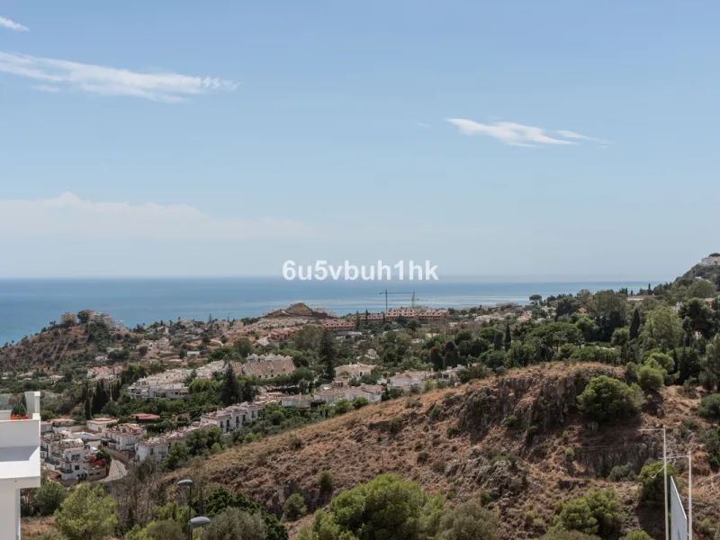 House - Townhouse в продаже в Benalmadena, Málaga. В доме 4 спален и 3 ванных комнат. Площадь дома 186 м². Площадь участка 200 м²