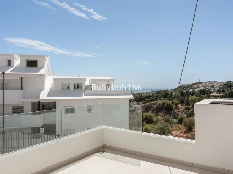 House - Townhouse в продаже в Benalmadena, Málaga. В доме 4 спален и 3 ванных комнат. Площадь дома 186 м². Площадь участка 200 м²