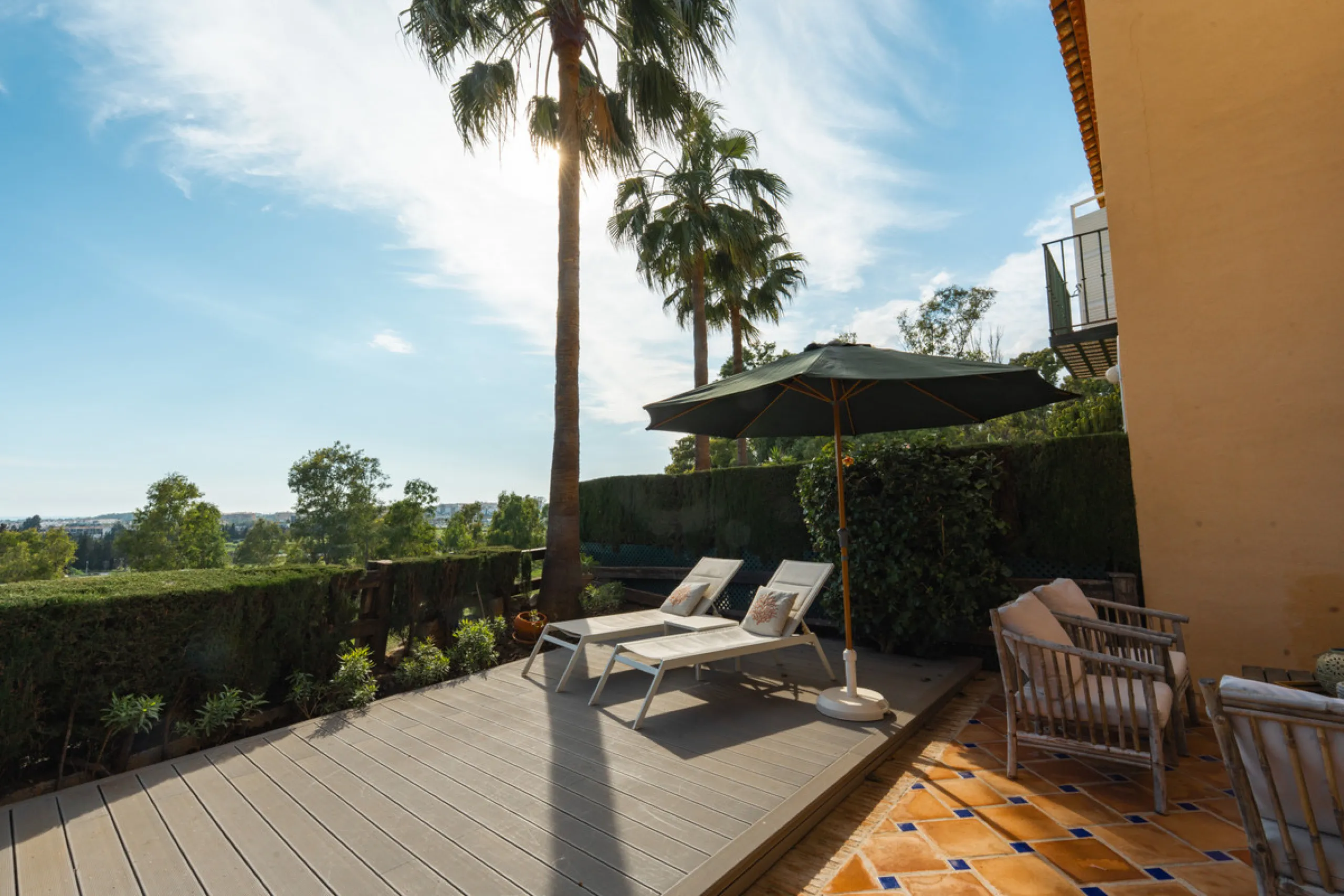 This exceptional, newly renovated townhouse is located in the sought-after urbanisation Condes de Iza, ideally positioned between Nueva Andalucía and San Pedro in Marbella. Enjoying a prime southwest orientation and an open outlook with no properties dire
