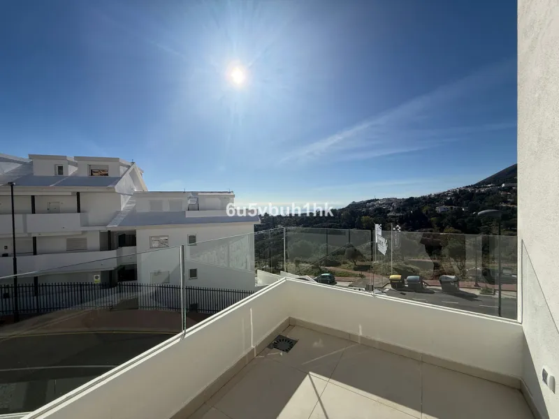 House - Townhouse в продаже в Benalmadena, Málaga. В доме 4 спален и 3 ванных комнат. Площадь дома 186 м². Площадь участка 200 м²