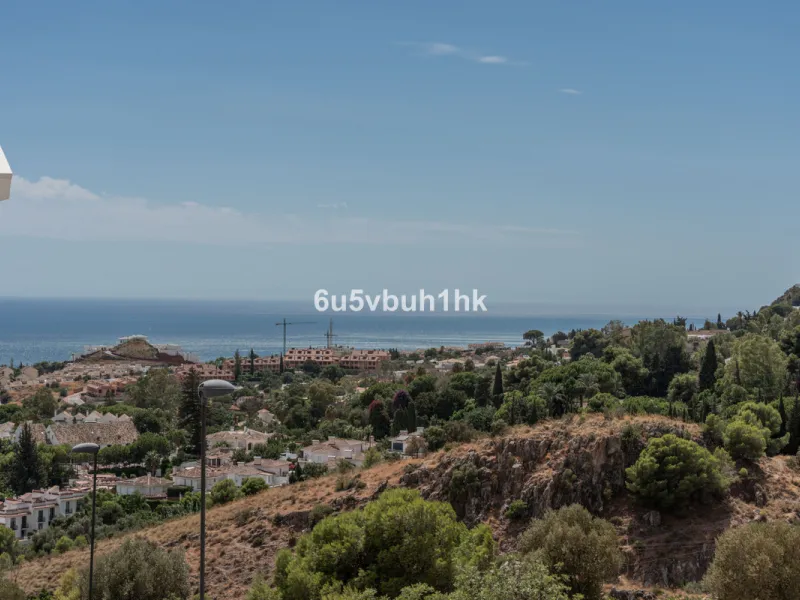 House - Townhouse в продаже в Benalmadena, Málaga. В доме 4 спален и 3 ванных комнат. Площадь дома 186 м². Площадь участка 200 м²
