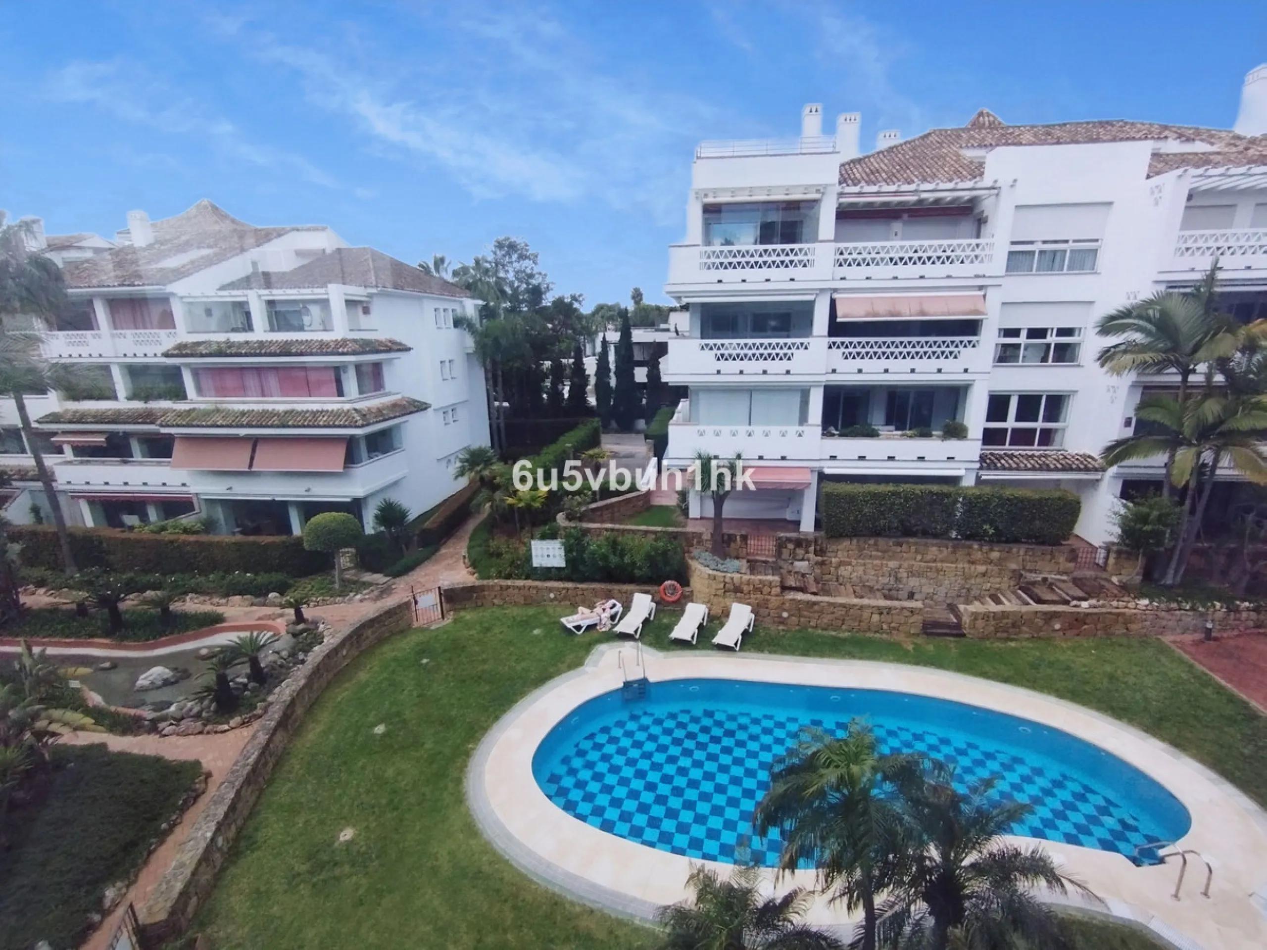 Located on Marbella's prestigious Golden Mile, this refined apartment in Las Cañas Beach perfectly balances timeless elegance with the comfort of a true home. Recently renovated and thoughtfully furnished with premium materials, it's offered exactly as it