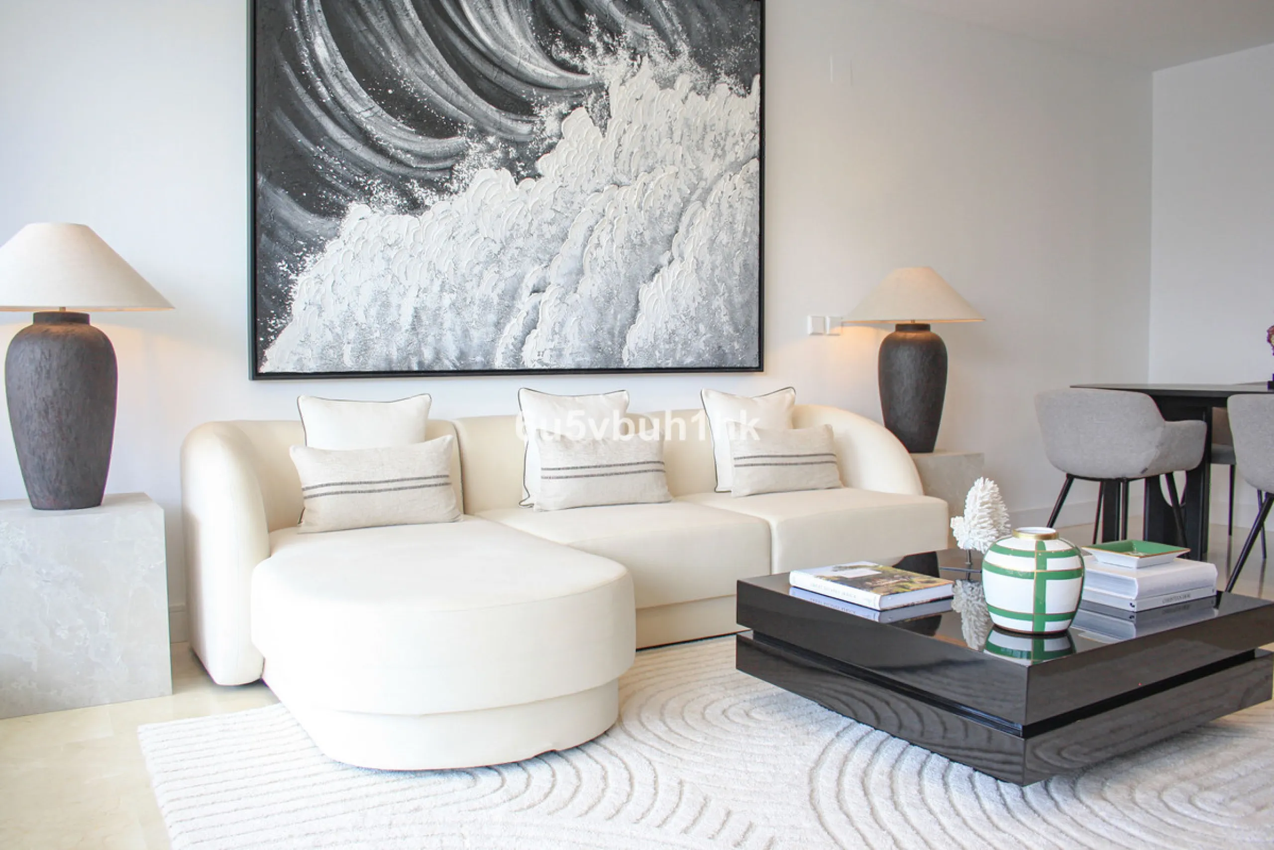 Located on Marbella's prestigious Golden Mile, this refined apartment in Las Cañas Beach perfectly balances timeless elegance with the comfort of a true home. Recently renovated and thoughtfully furnished with premium materials, it's offered exactly as it